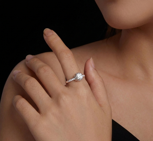 VLT Lumière 1CT Moissanite Ring